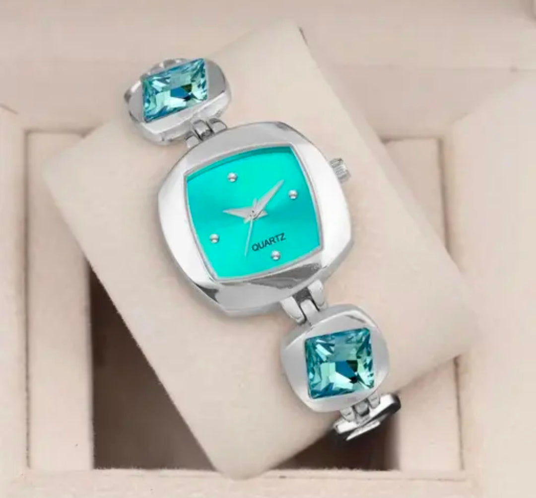New Fancy Solid Dial Attractive Metal Chain Attractive Bracelet Analog Watch for Women