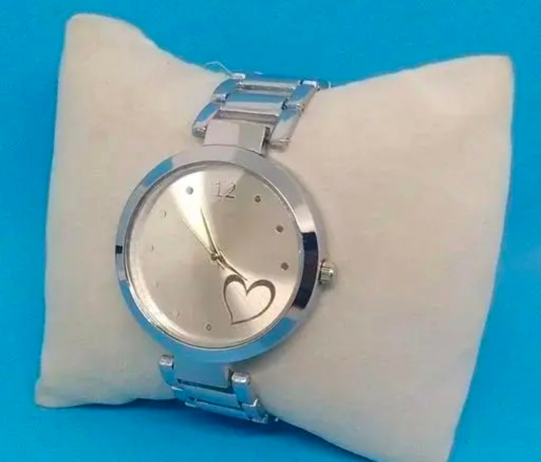 Best Selling High Quality Trendy Heart Designer Dial Metal Chain Belt Analog Watches for Women Watches for Girls Watches for Ladies Watches