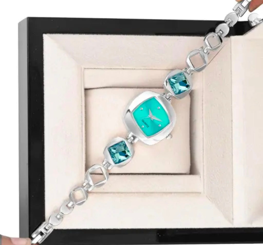 New Fancy Solid Dial Attractive Metal Chain Attractive Bracelet Analog Watch for Women
