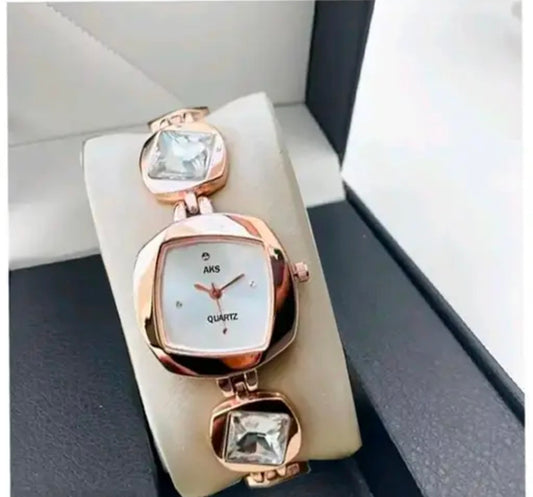 New Fancy Solid Dial Attractive Metal Chain Attractive Bracelet Analog Watch for Women