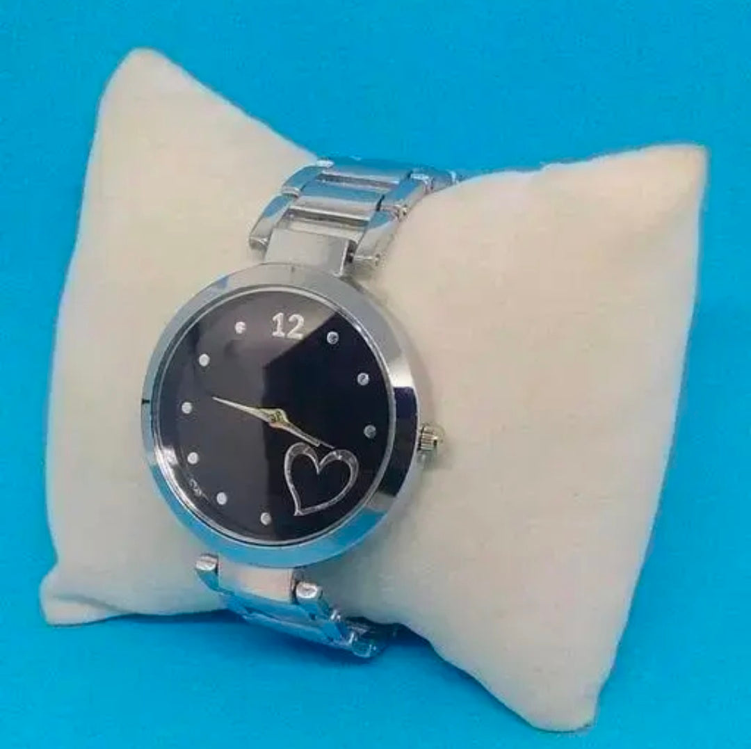 Best Selling High Quality Trendy Heart Designer Dial Metal Chain Belt Analog Watches for Women Watches for Girls Watches for Ladies Watches