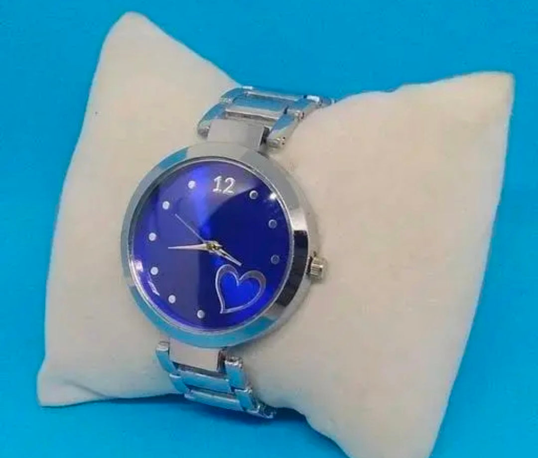 Best Selling High Quality Trendy Heart Designer Dial Metal Chain Belt Analog Watches for Women Watches for Girls Watches for Ladies Watches