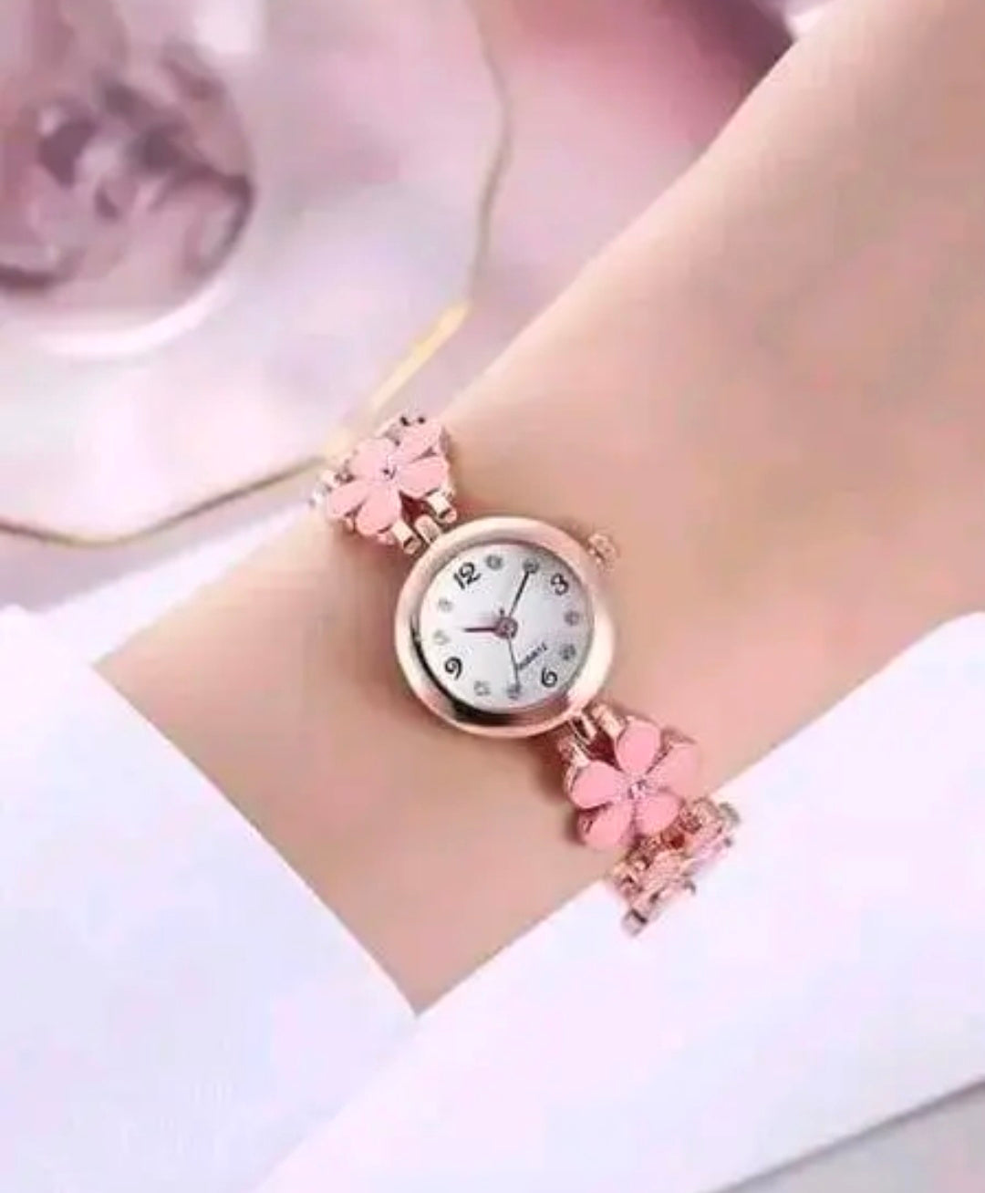 VintageLeatherWatch #EcoFriendlyLeatherWatch #ClassicWristwatch #MinimalistTimepiece #LeatherBandWatch #SustainableLeatherWatch #ModernLeatherWatch #LeatherSt