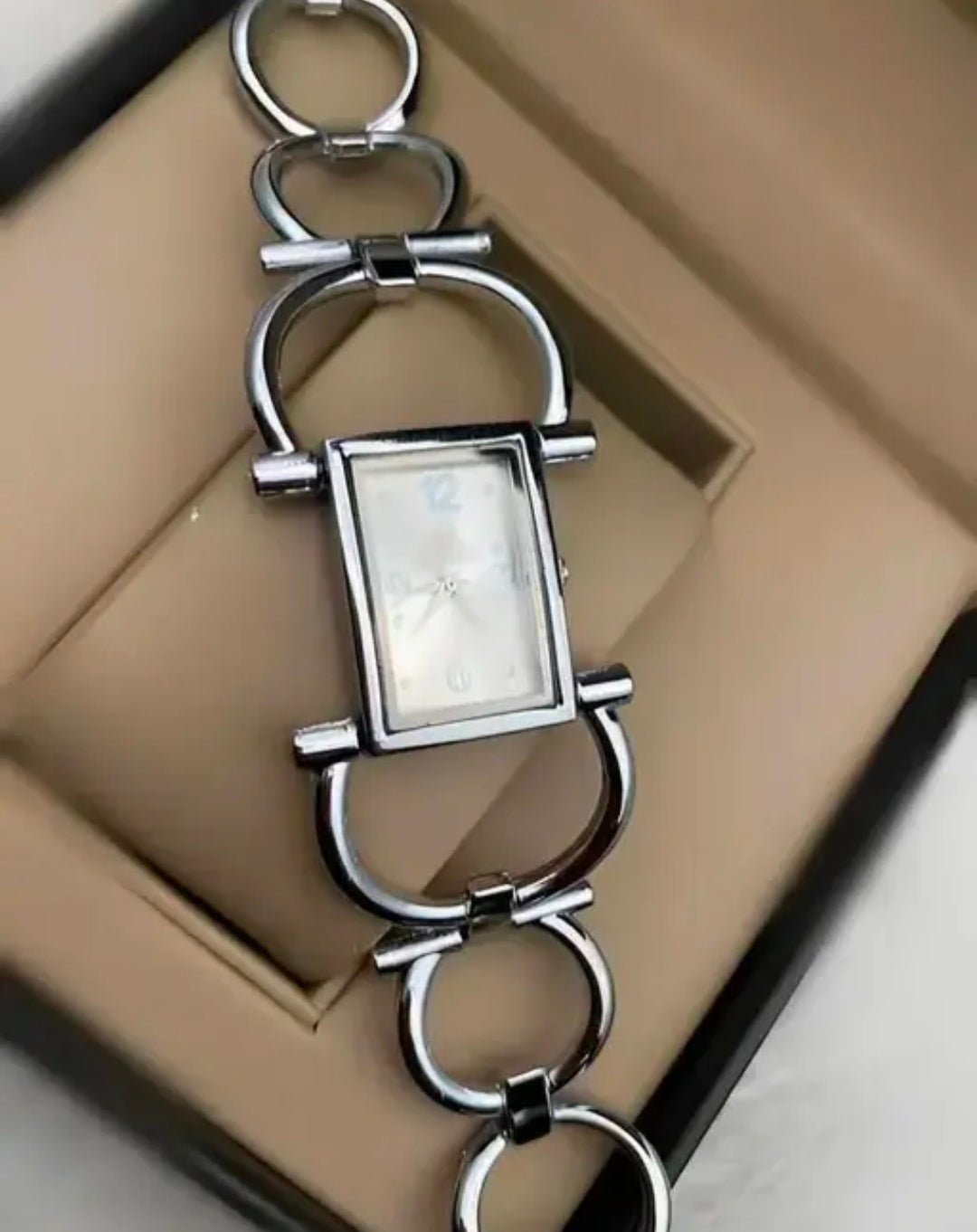 Tagado New Fancy Solid Dial Attractive Metal Chain Attractive  Bracelet Analog Watch for Women
