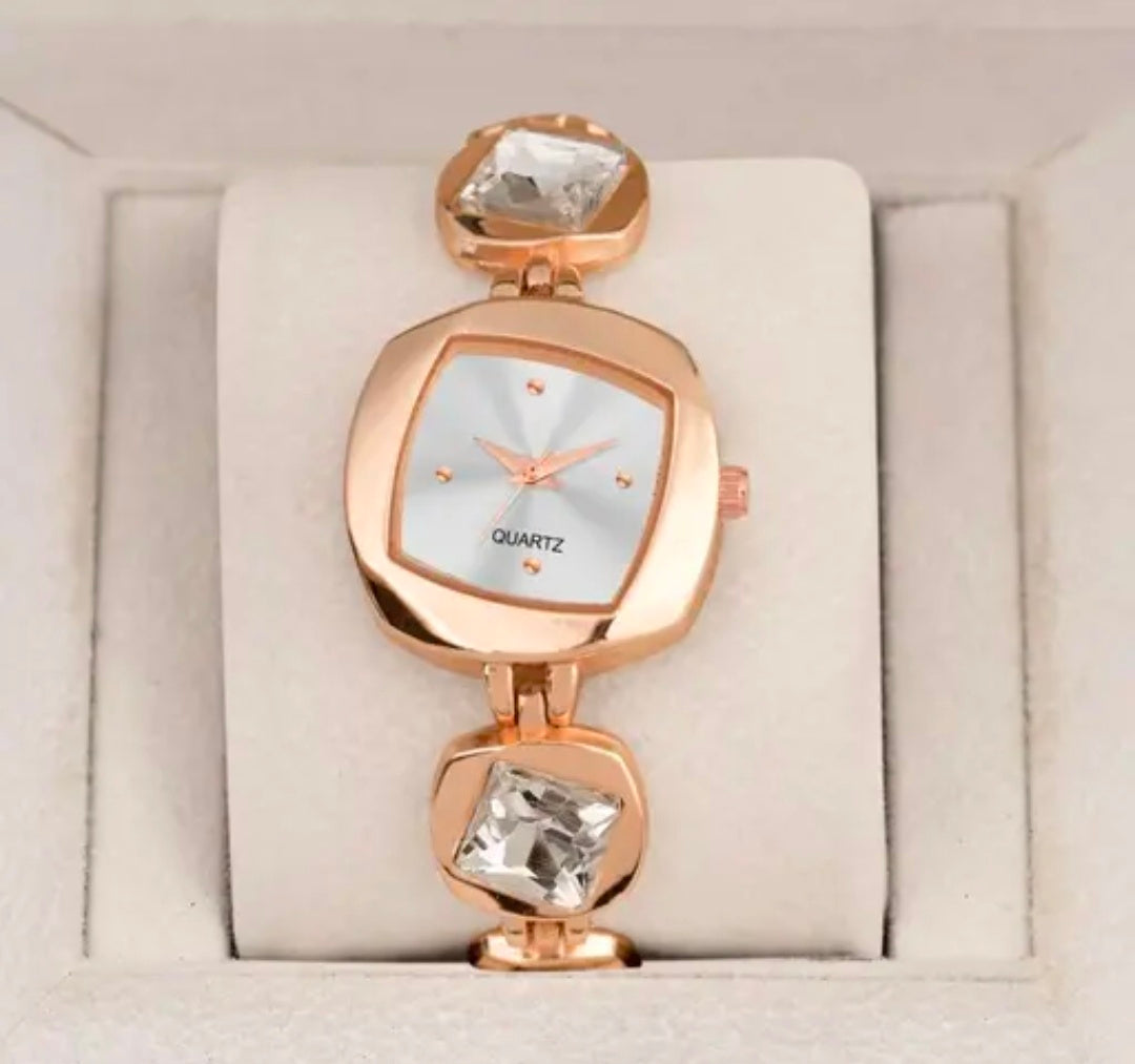 New Fancy Solid Dial Attractive Metal Chain Attractive Bracelet Analog Watch for Women