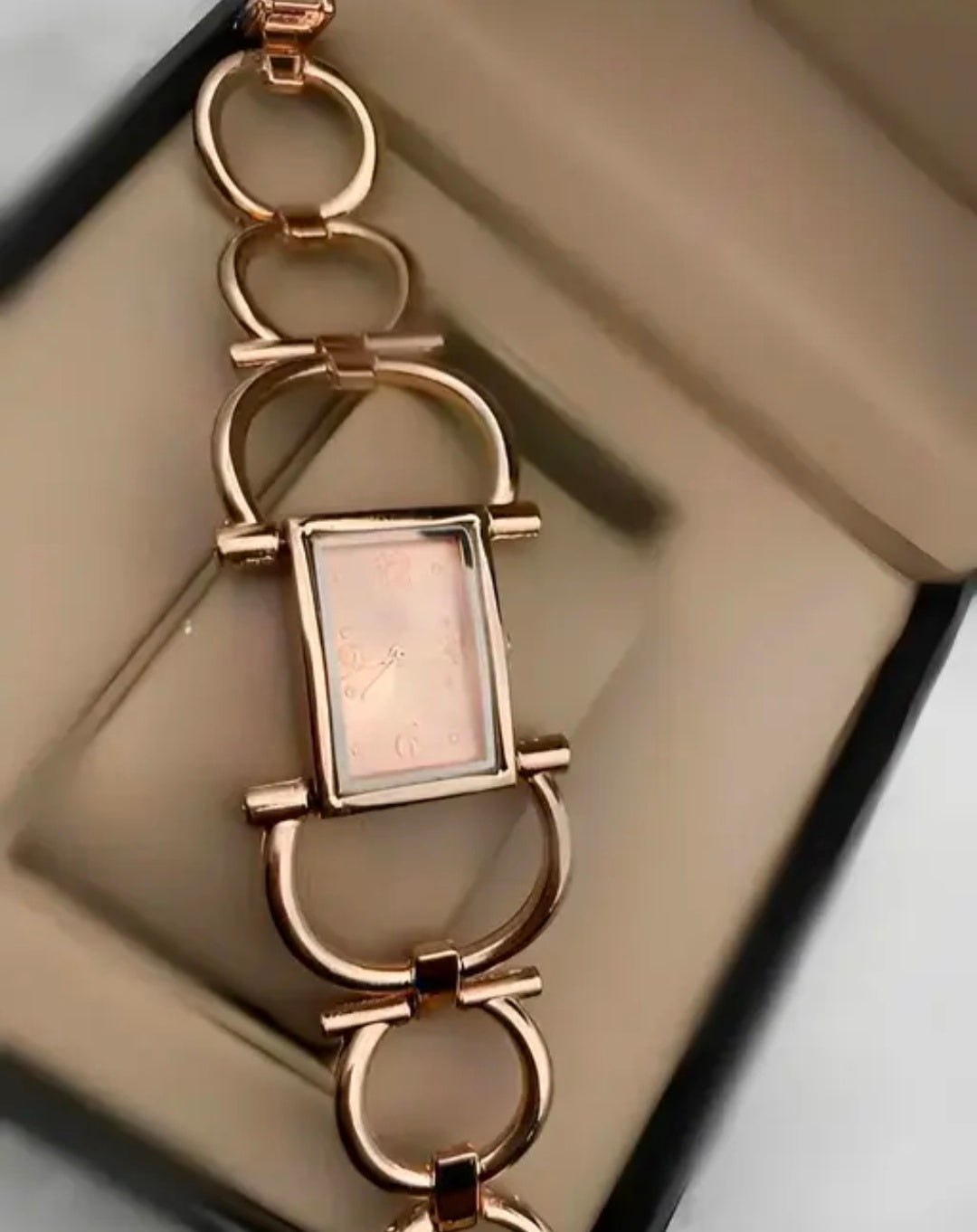 Tagado New Fancy Solid Dial Attractive Metal Chain Attractive  Bracelet Analog Watch for Women